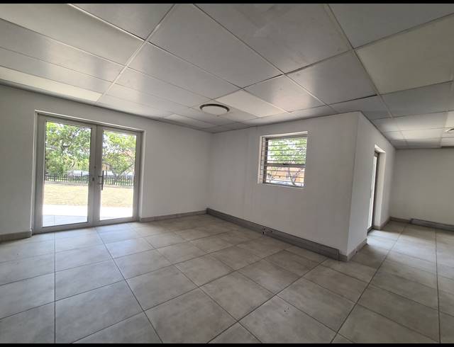 3,356M² OFFICE TO LET IN VORNA VALLEY